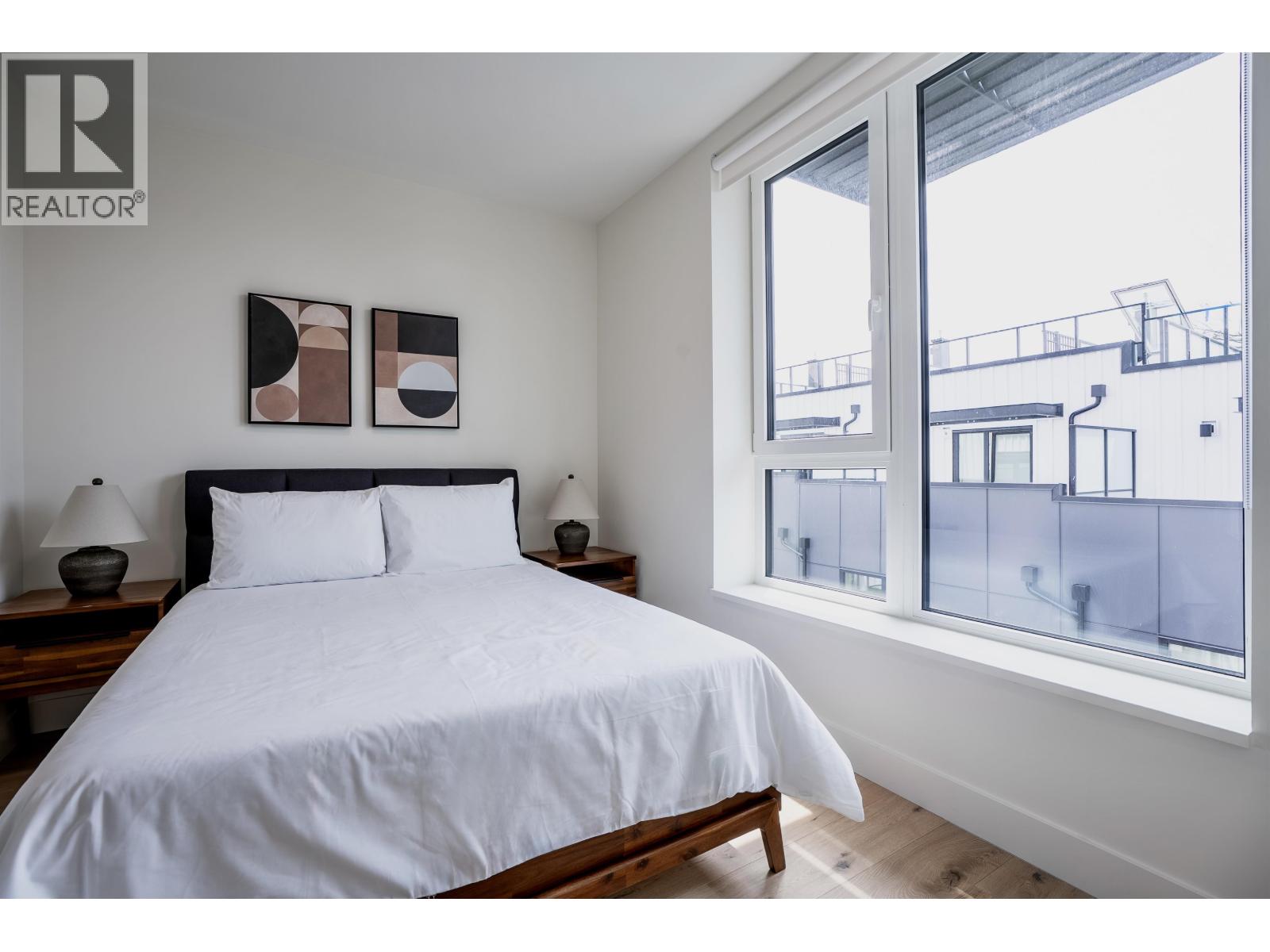 TH8 324 E RIDGEWAY AVENUE, North Vancouver