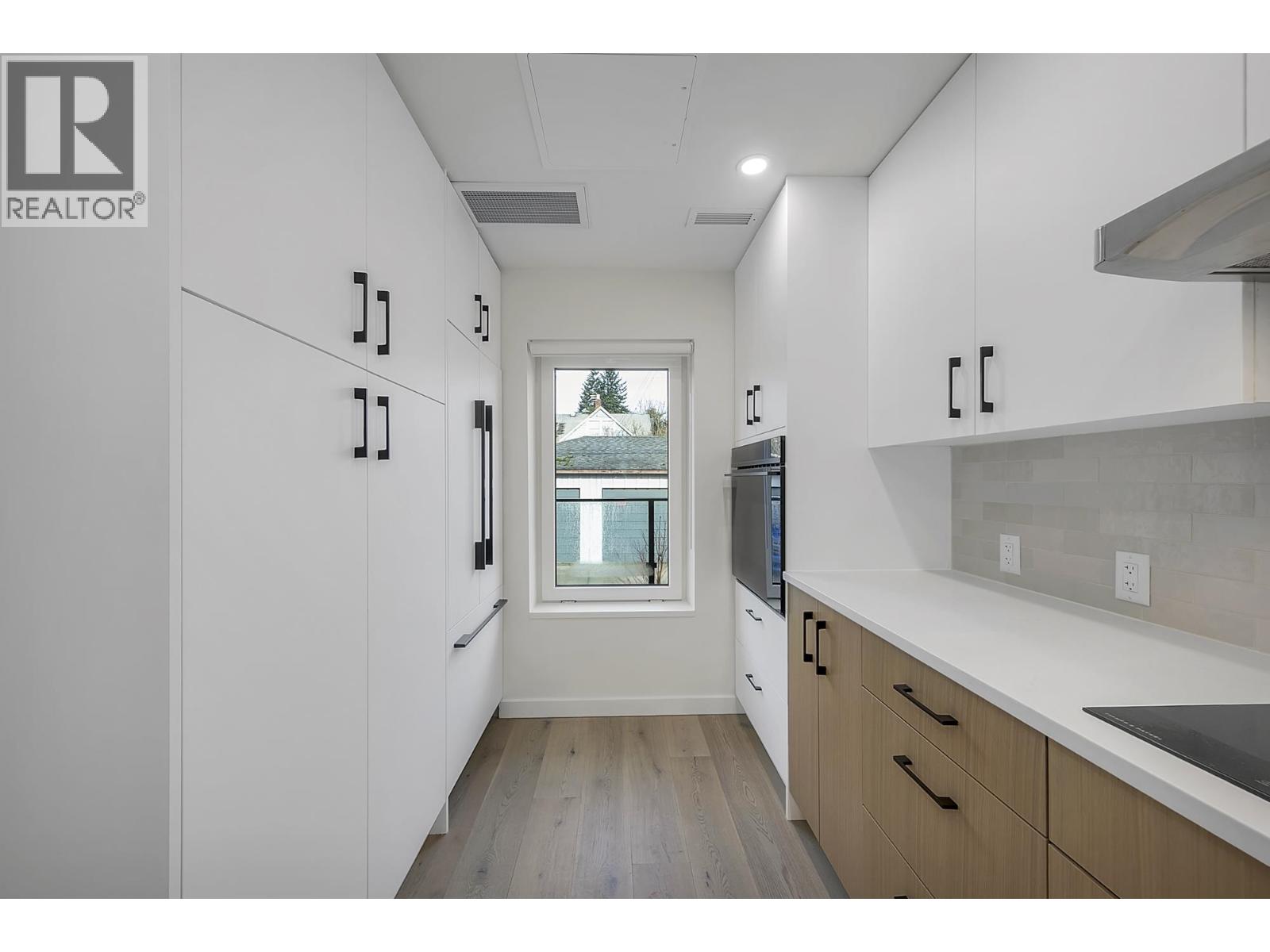 TH8 324 E RIDGEWAY AVENUE, North Vancouver