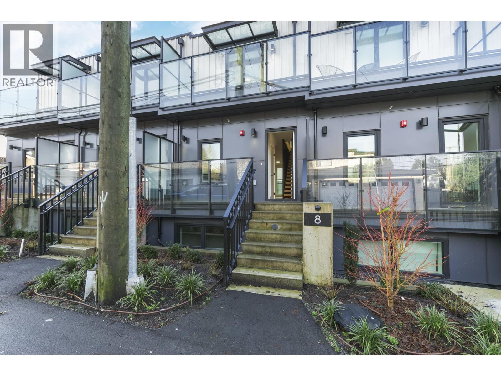 TH8 324 E RIDGEWAY AVENUE, North Vancouver