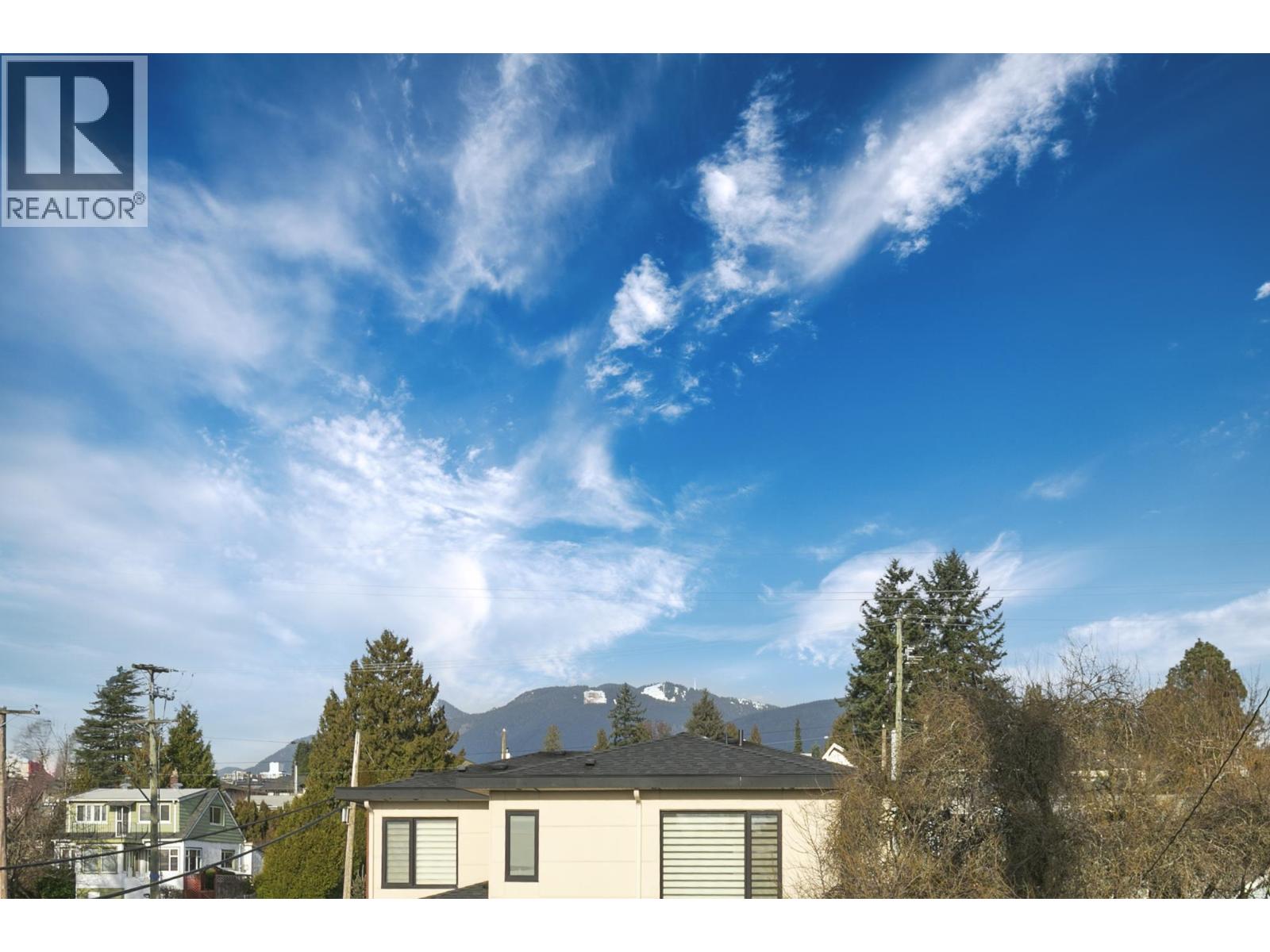 TH8 324 E RIDGEWAY AVENUE, North Vancouver