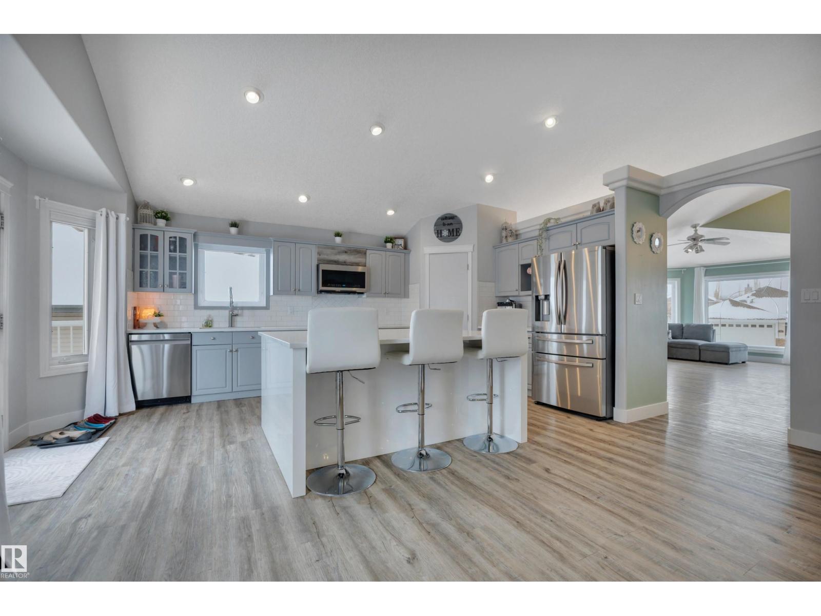 6 HIGHLAND CO, Sherwood Park