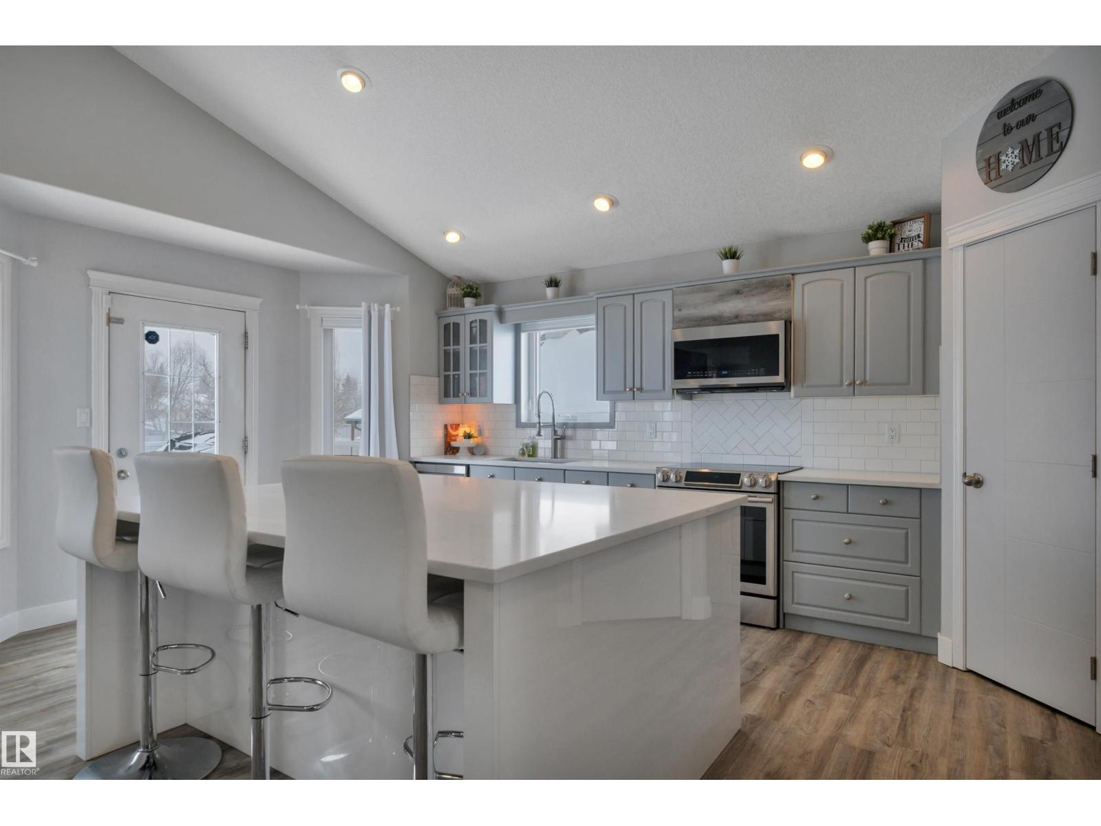 6 HIGHLAND CO, Sherwood Park