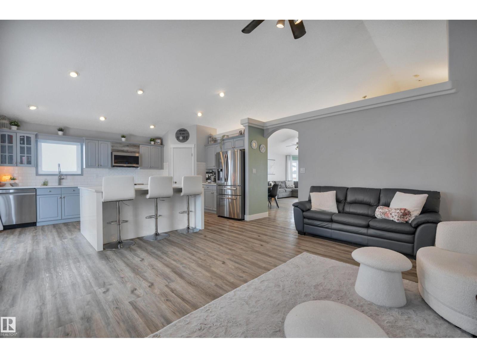 6 HIGHLAND CO, Sherwood Park