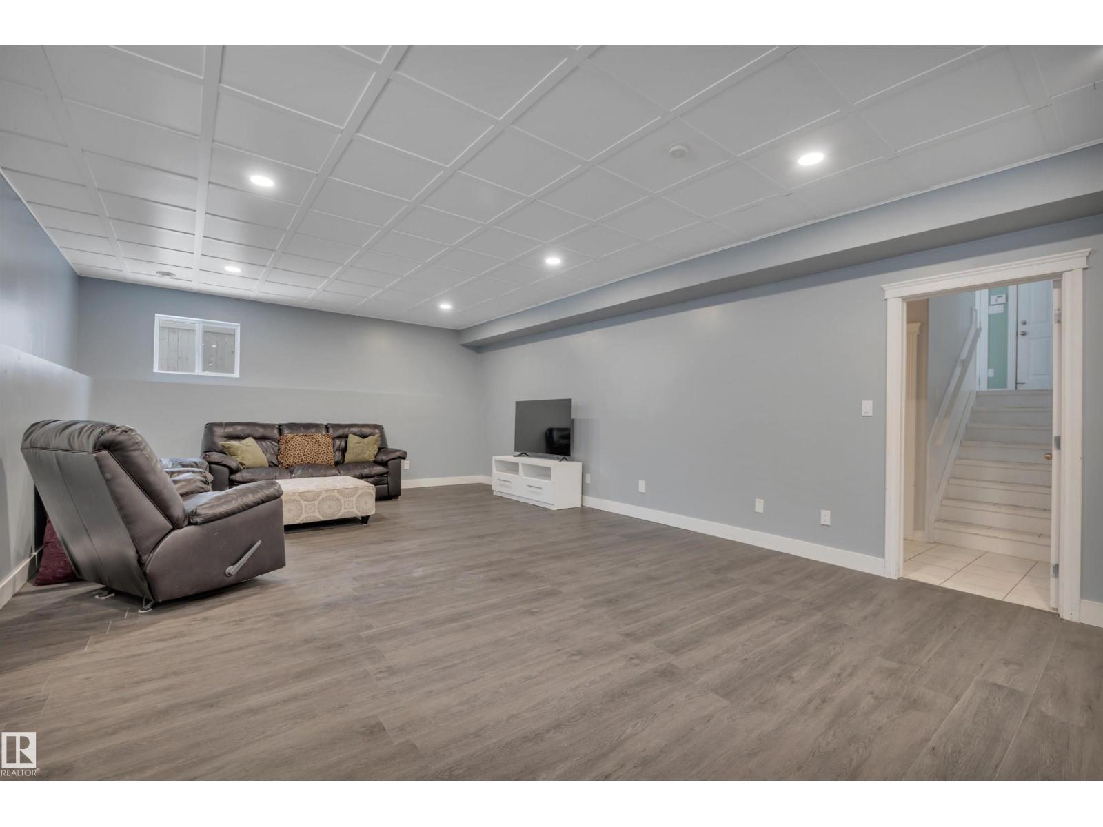 6 HIGHLAND CO, Sherwood Park