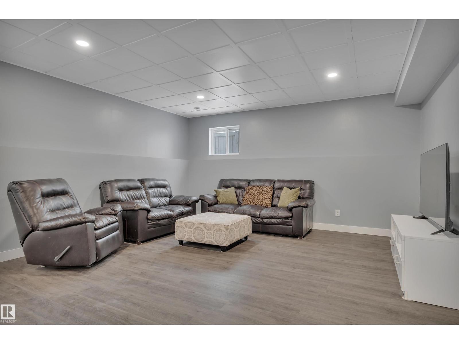 6 HIGHLAND CO, Sherwood Park