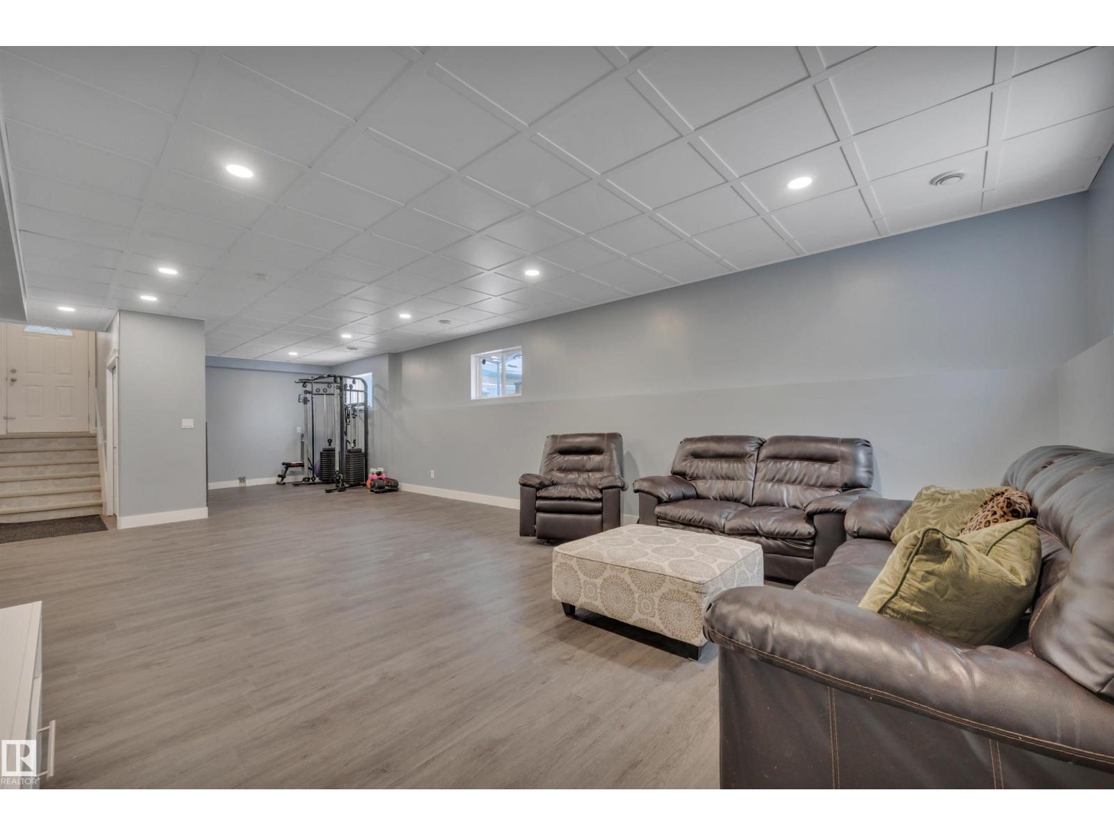 6 HIGHLAND CO, Sherwood Park