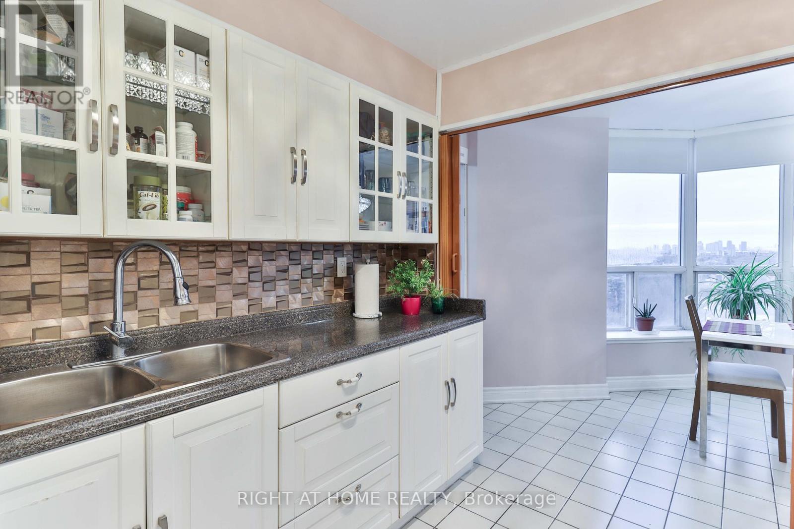 #1609 410 MCLEVIN AVENUE - 11
