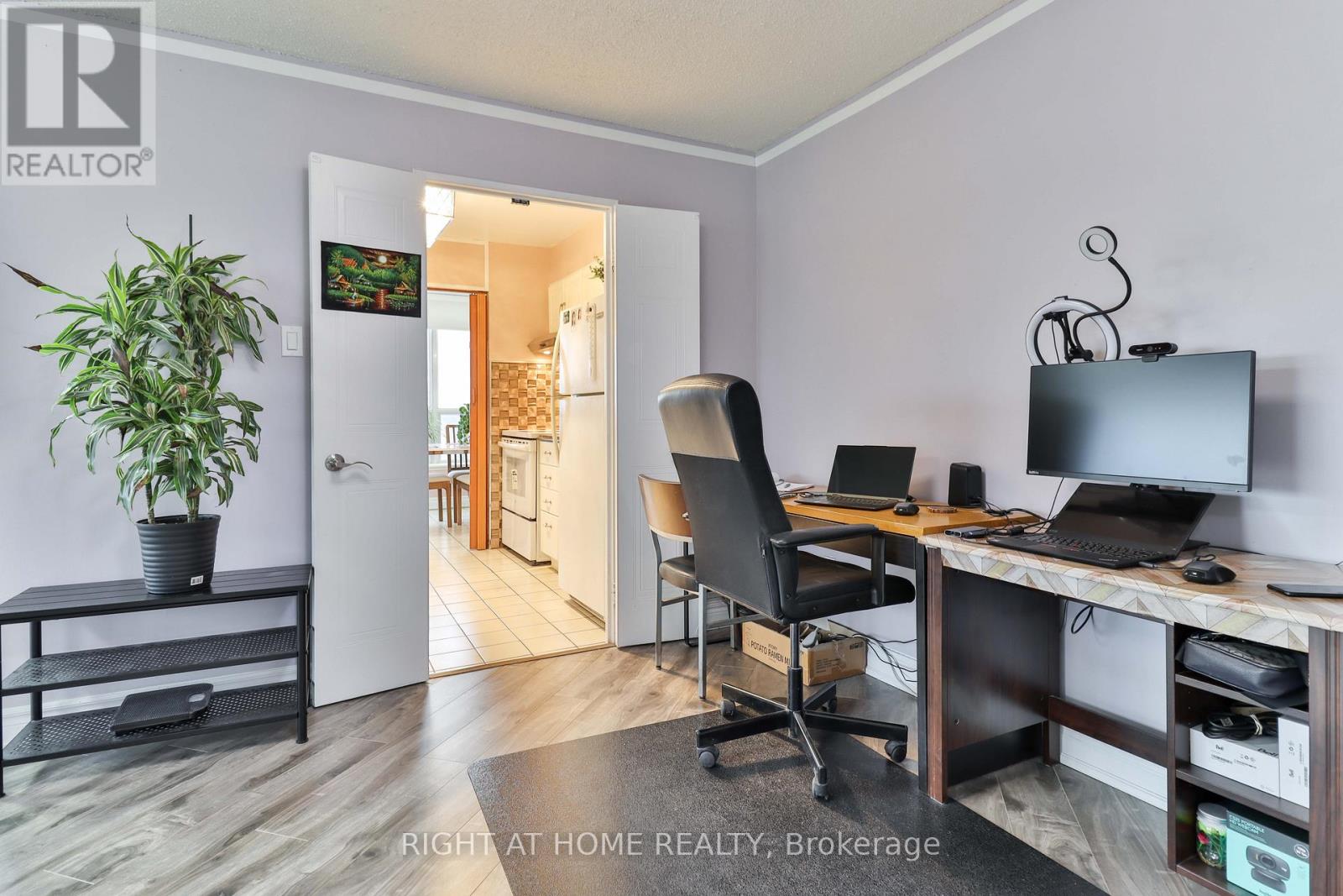 #1609 410 MCLEVIN AVENUE - 4