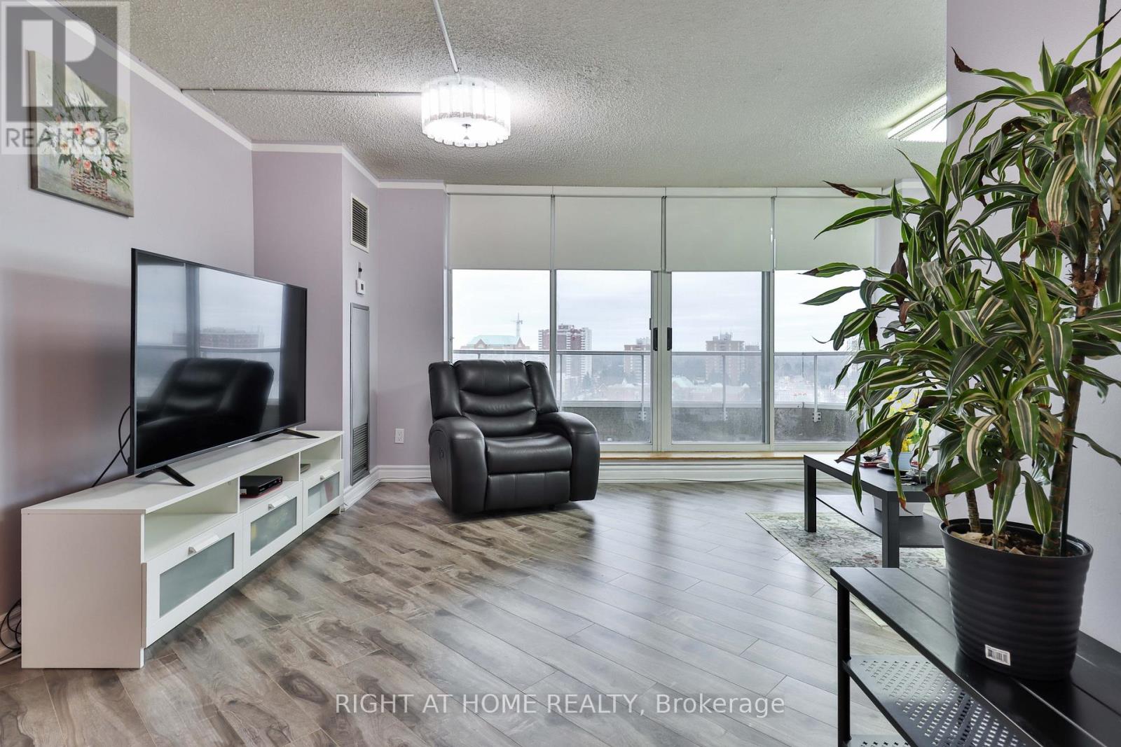 #1609 410 MCLEVIN AVENUE - 5