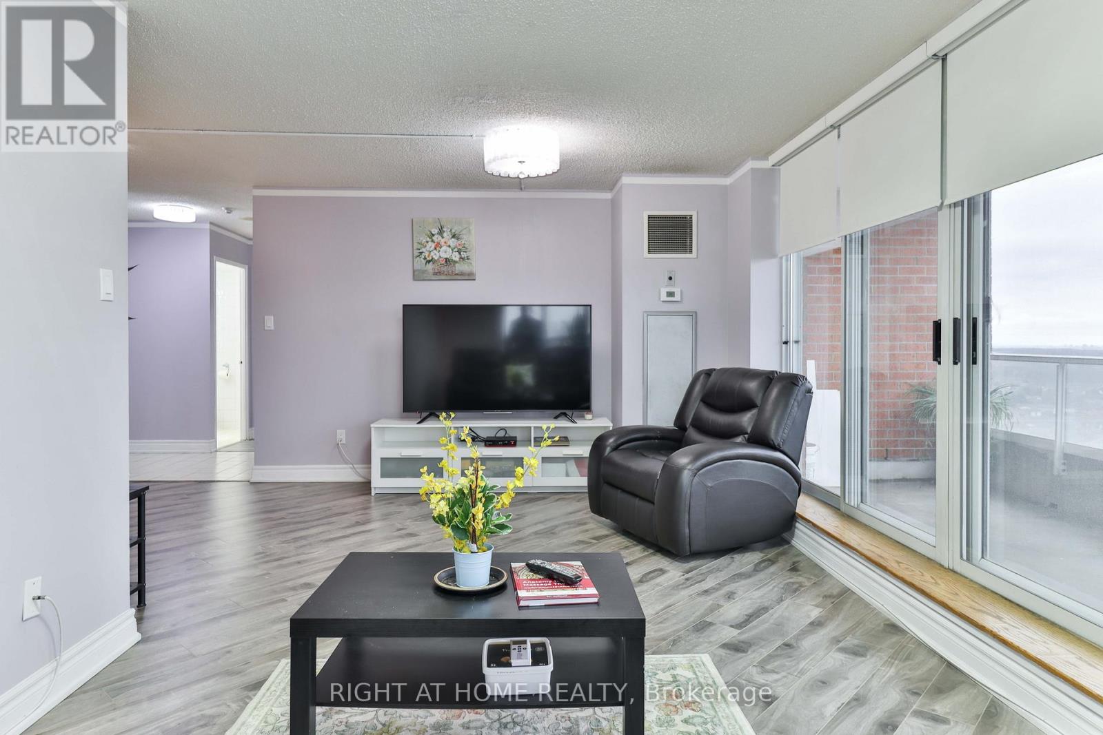 #1609 410 MCLEVIN AVENUE - 9