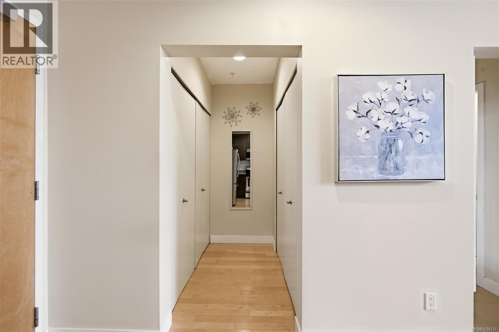 402 797 Tyee Road, Victoria