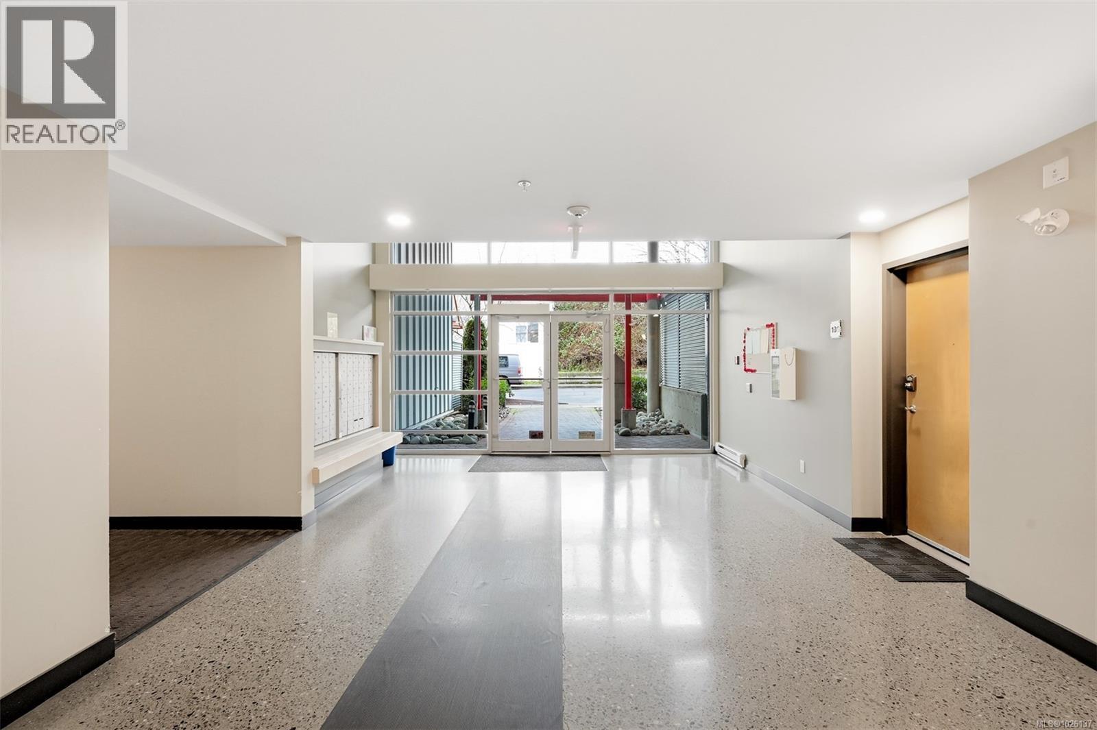 402 797 Tyee Road, Victoria