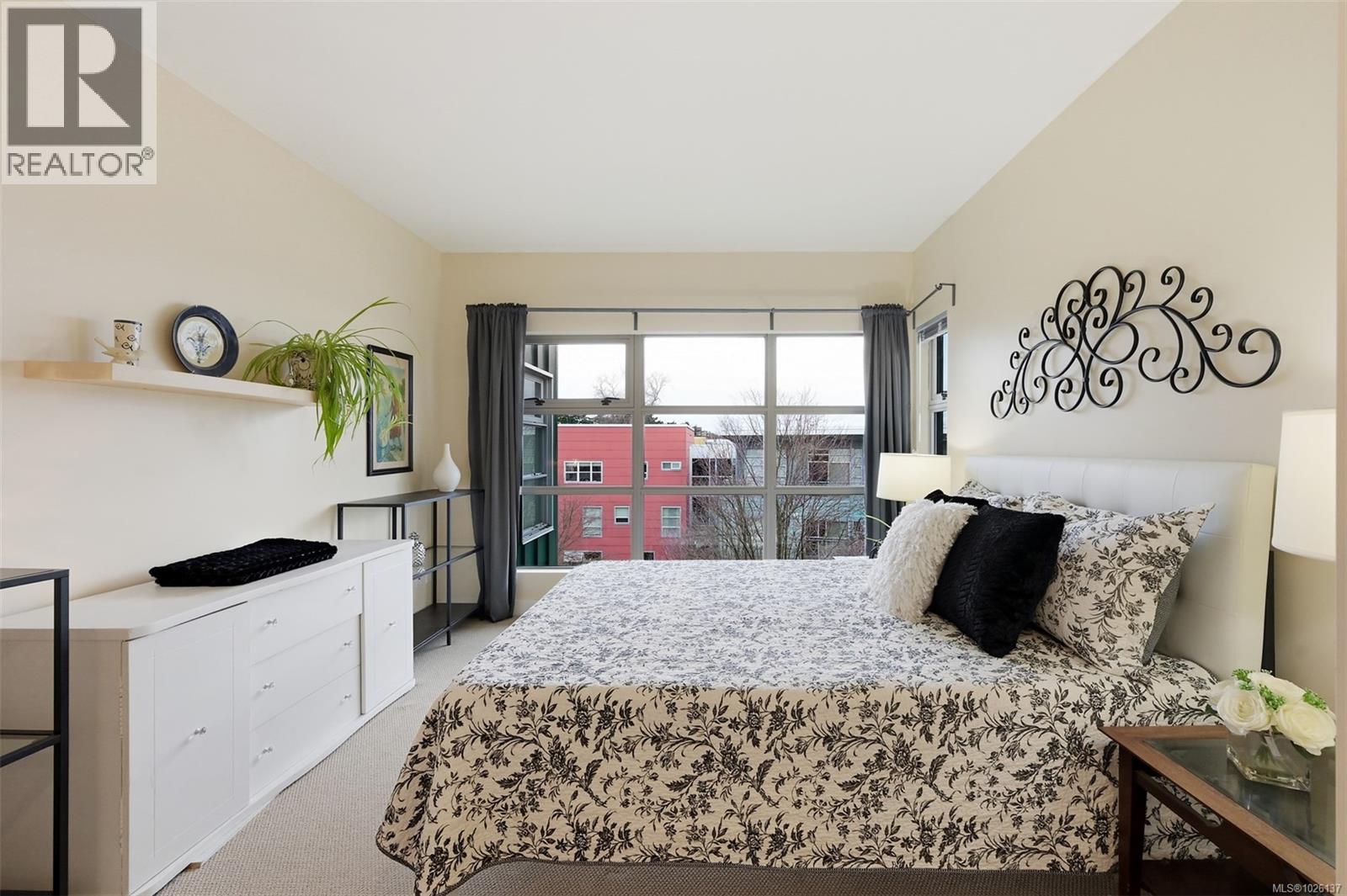 402 797 Tyee Road, Victoria