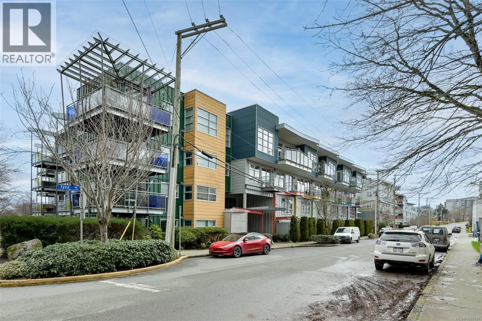 402 797 Tyee Road, Victoria