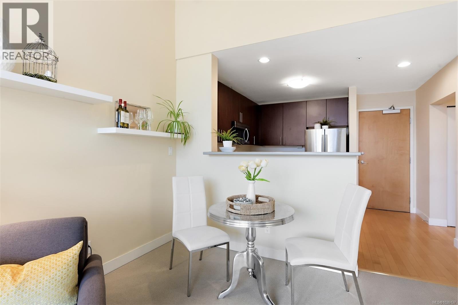 402 797 Tyee Road, Victoria