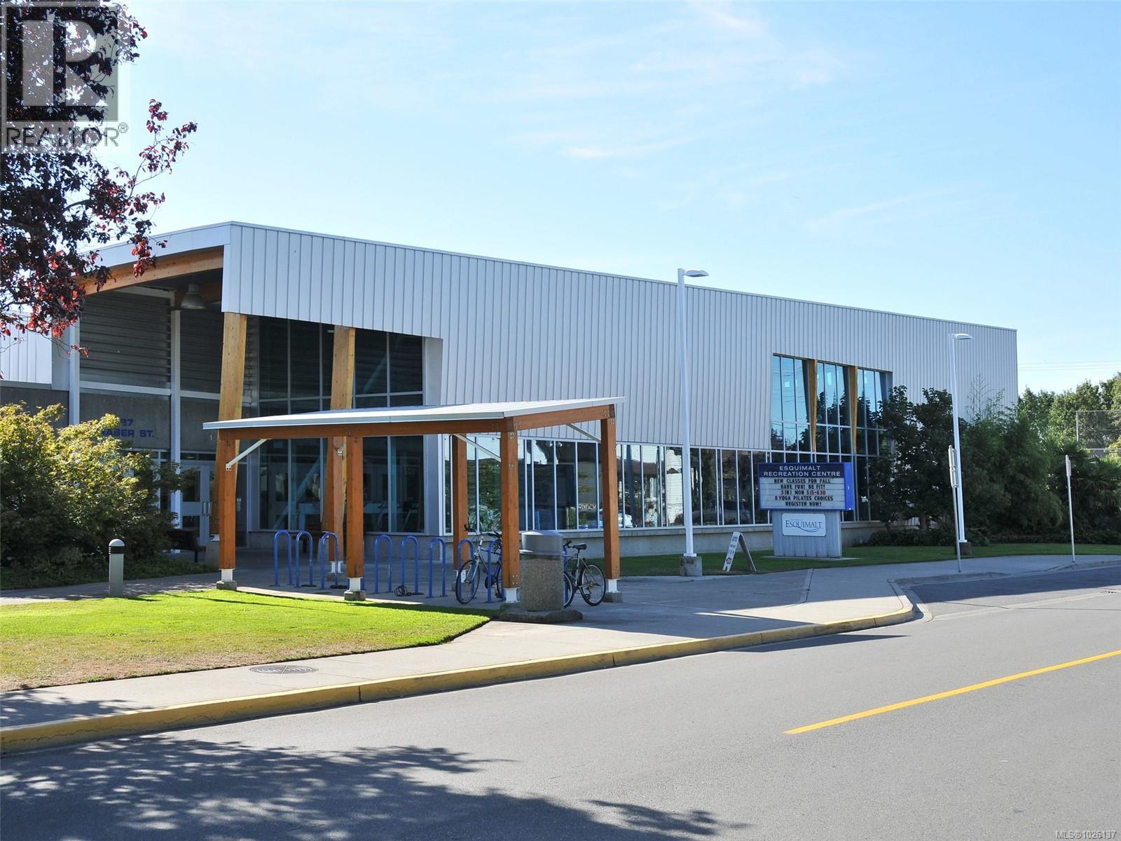 402 797 Tyee Road, Victoria