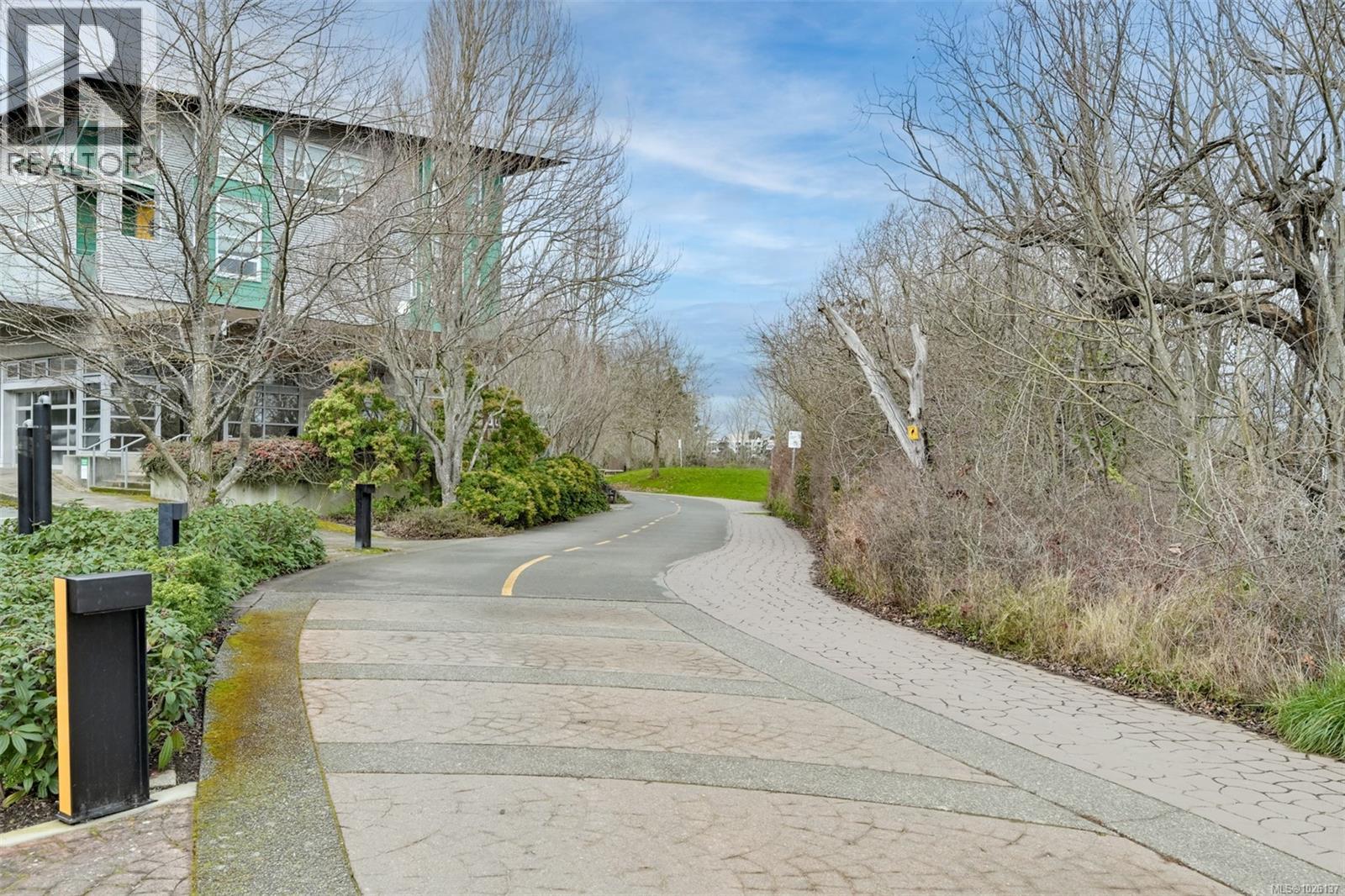 402 797 Tyee Road, Victoria