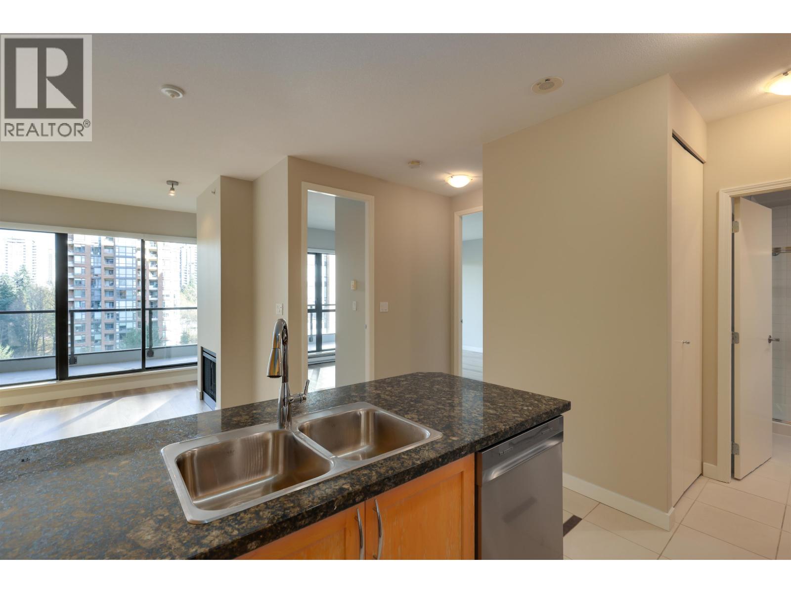 1004 6823 STATION HILL DRIVE, Burnaby