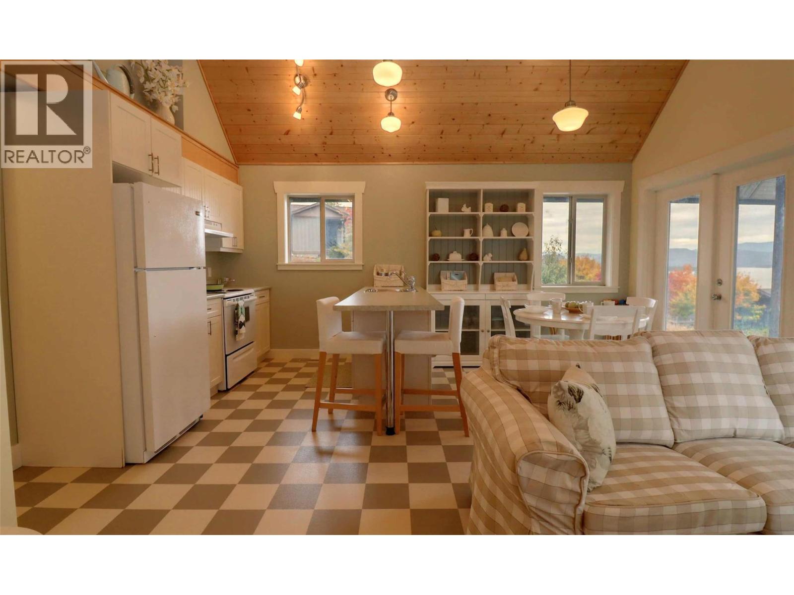 #195 2633 SQUILAX ANGLEMONT ROAD - 10