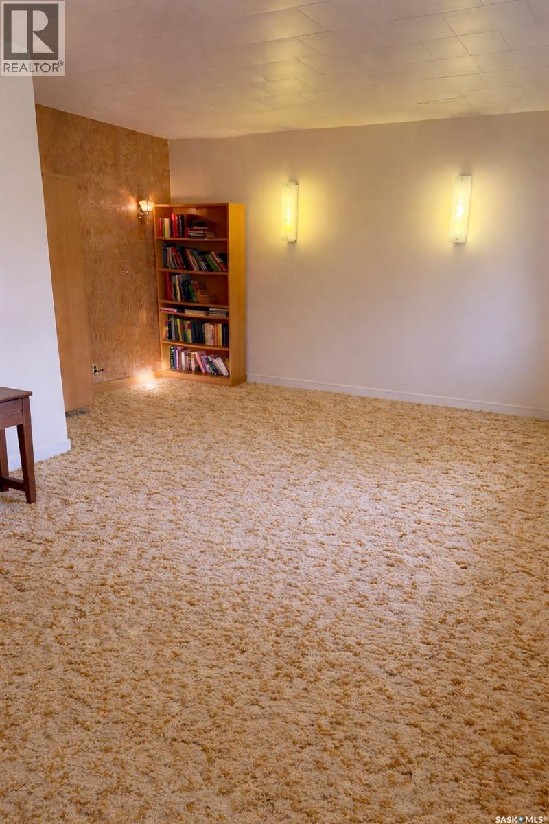 6366 Queens AVENUE - Photo 4 of 16, Gull Lake, Saskatchewan