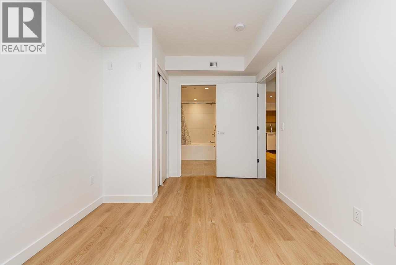 512 9888 UNIVERSITY CRESCENT, Burnaby