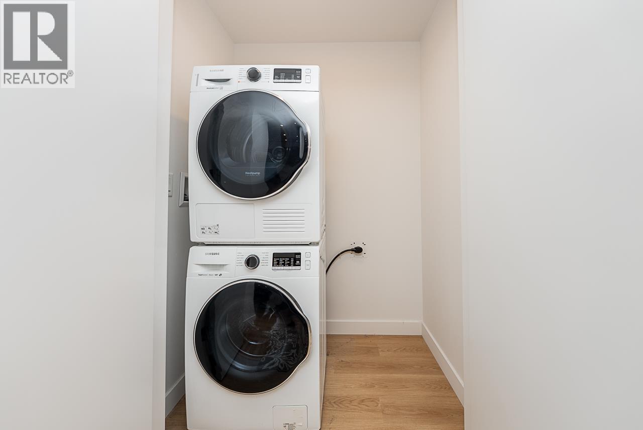 512 9888 UNIVERSITY CRESCENT, Burnaby