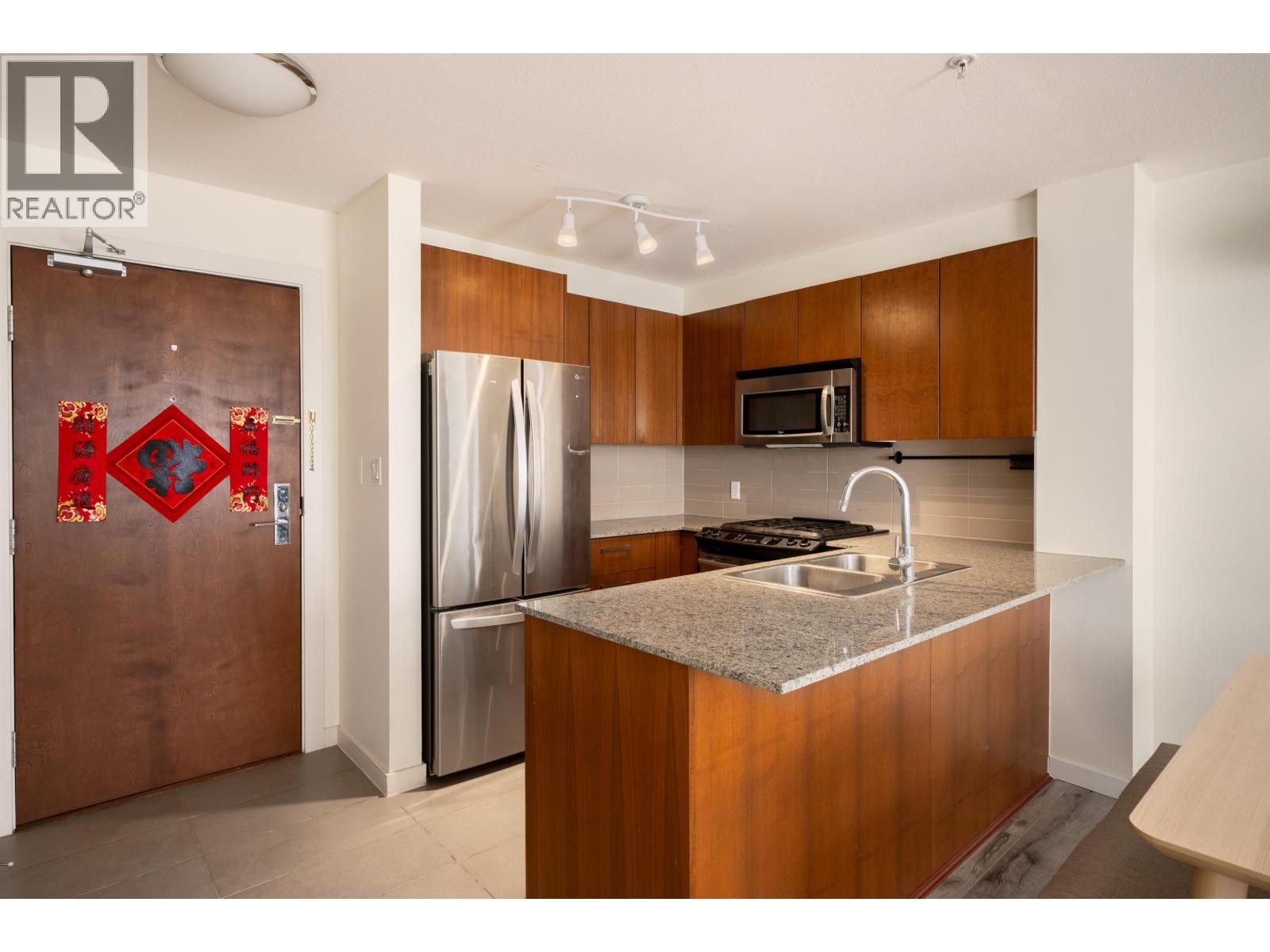 303 5775 IRMIN STREET, Burnaby