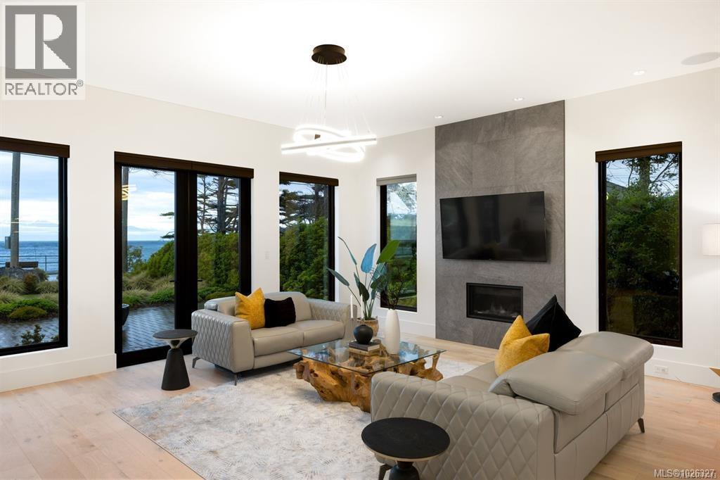 418 Beach Dr - 10
