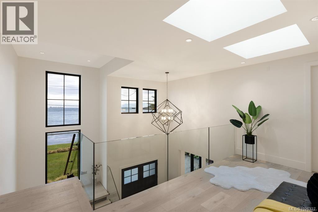 418 Beach Dr, Oak Bay