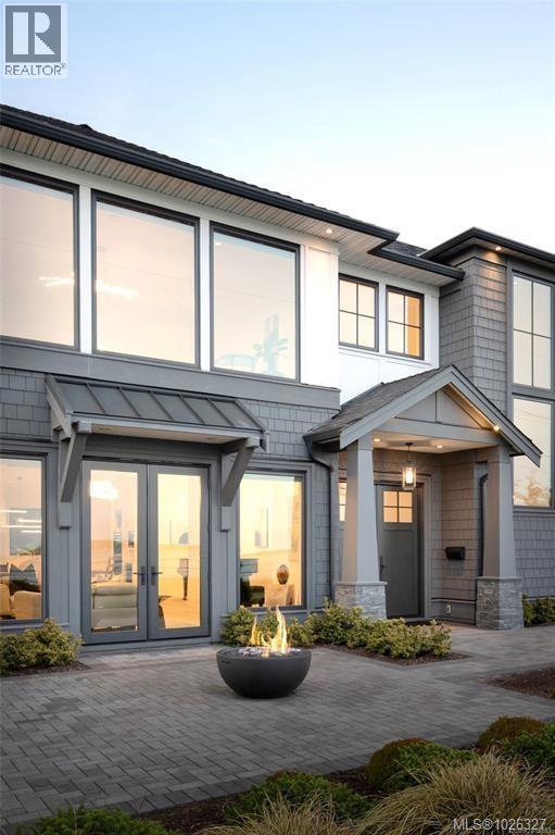 418 Beach Dr, Oak Bay