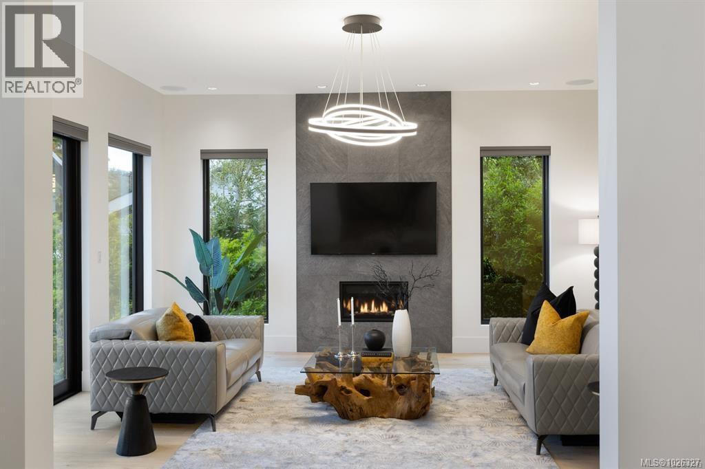 418 Beach Dr, Oak Bay