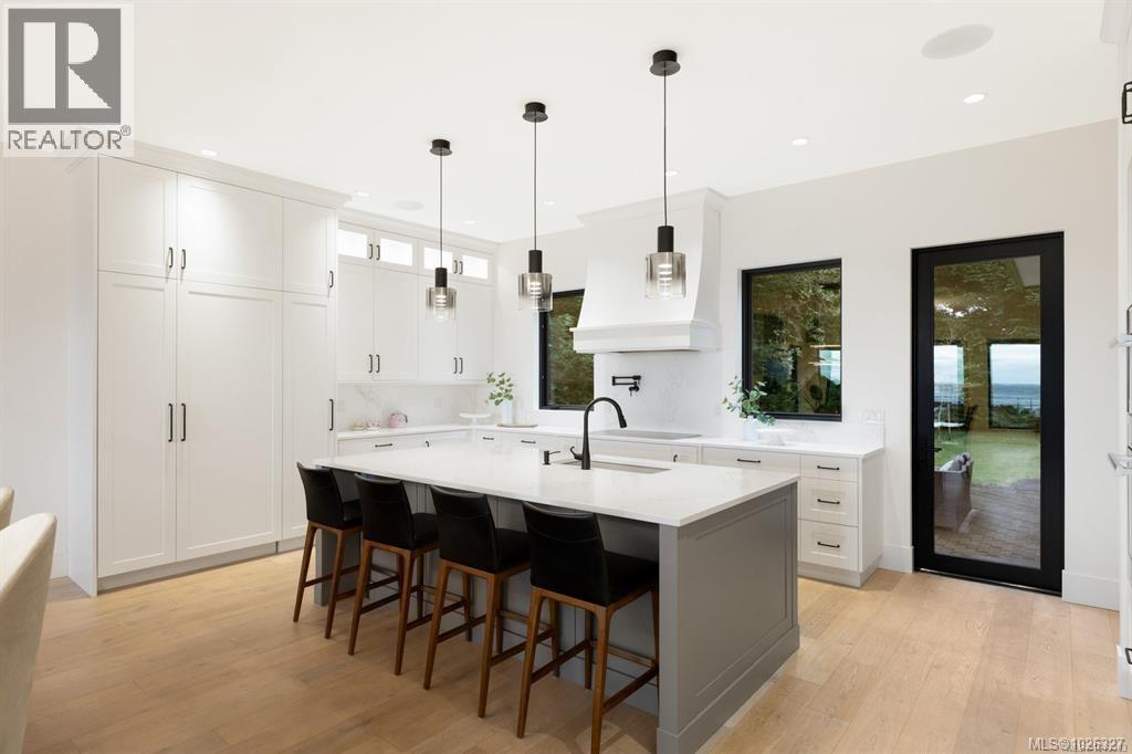 418 Beach Dr, Oak Bay