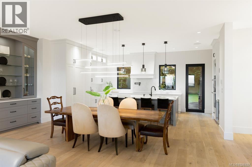 418 Beach Dr, Oak Bay