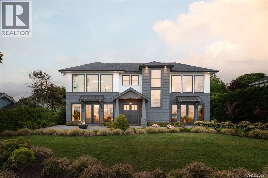 418 Beach Dr, Oak Bay