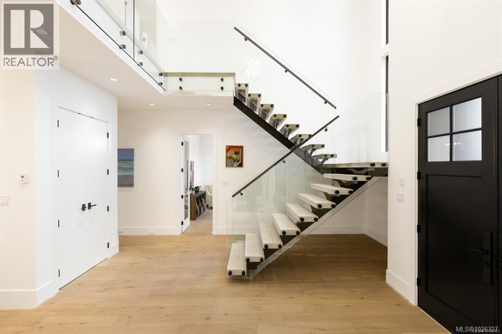 418 Beach Dr, Oak Bay