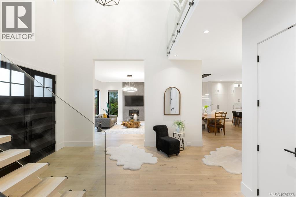 418 Beach Dr, Oak Bay