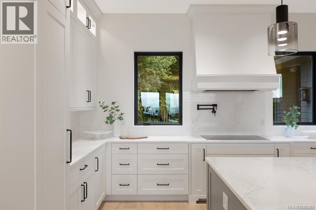 418 Beach Dr, Oak Bay