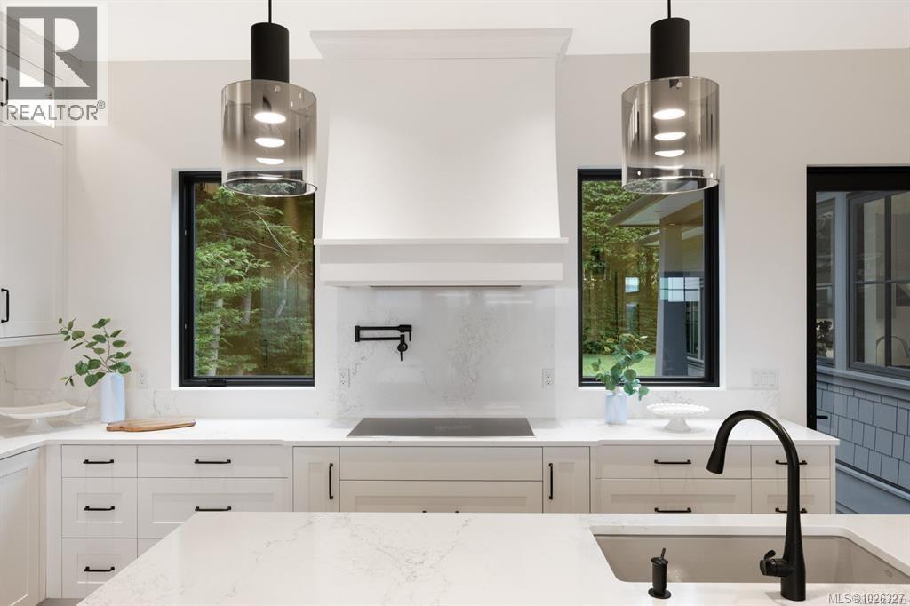 418 Beach Dr, Oak Bay