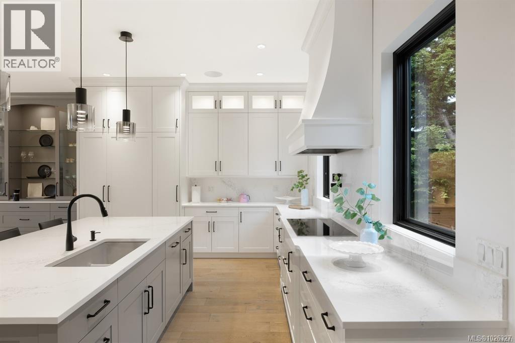 418 Beach Dr, Oak Bay