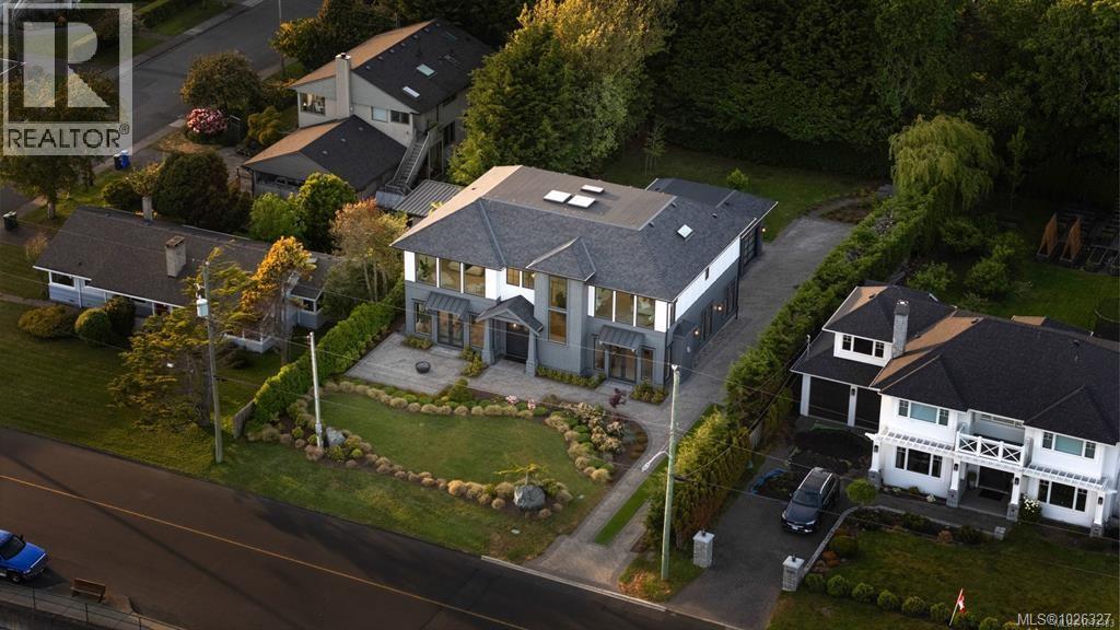 418 Beach Dr, Oak Bay