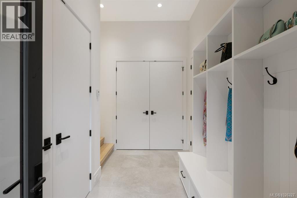 418 Beach Dr, Oak Bay