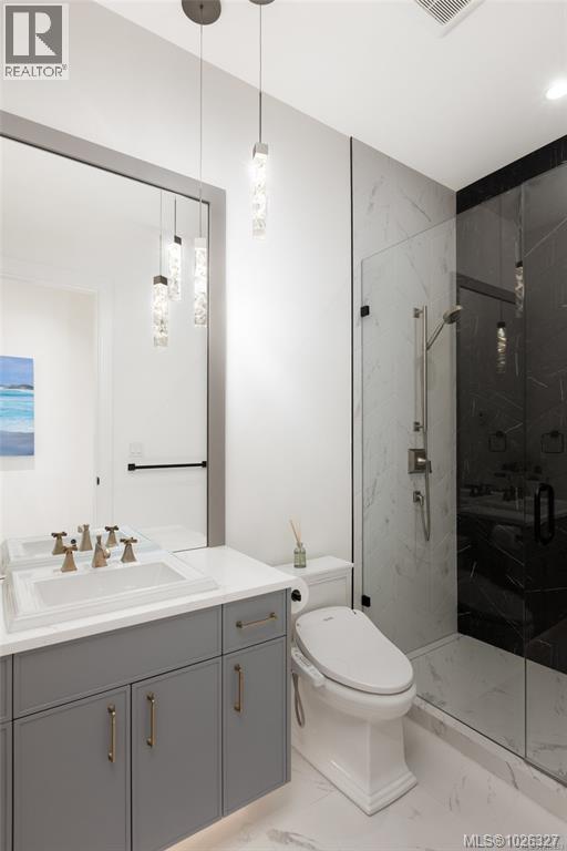 418 Beach Dr, Oak Bay