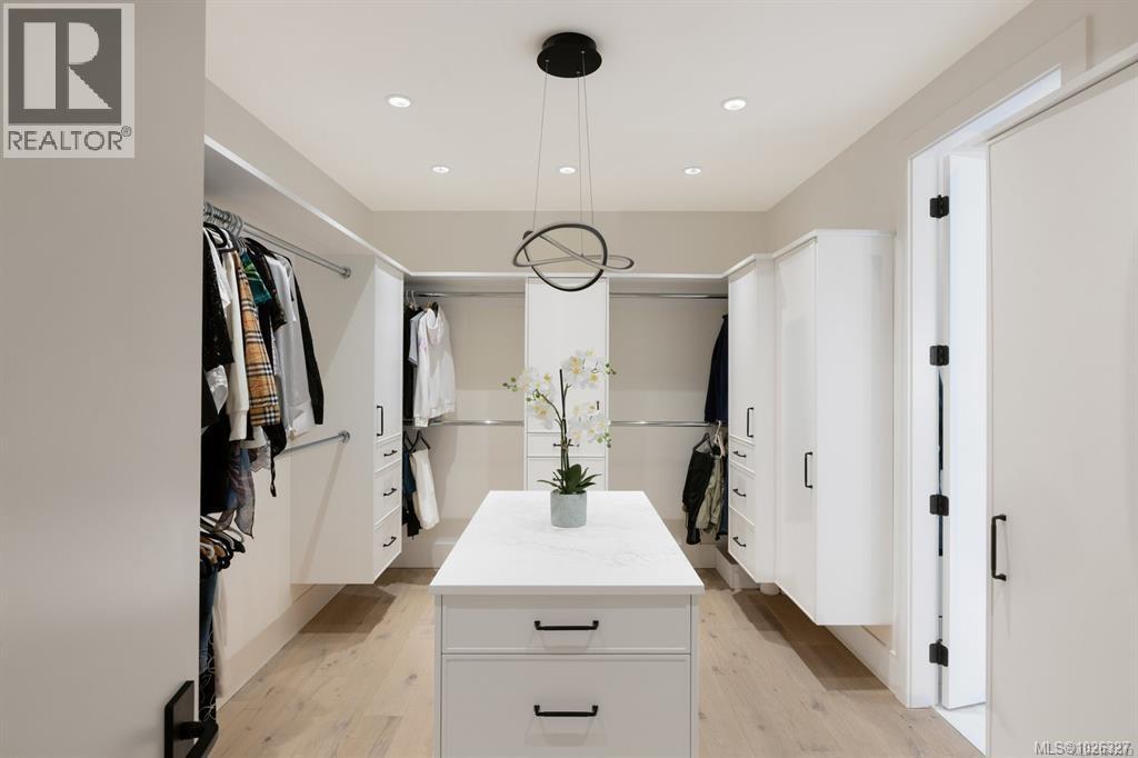 418 Beach Dr, Oak Bay