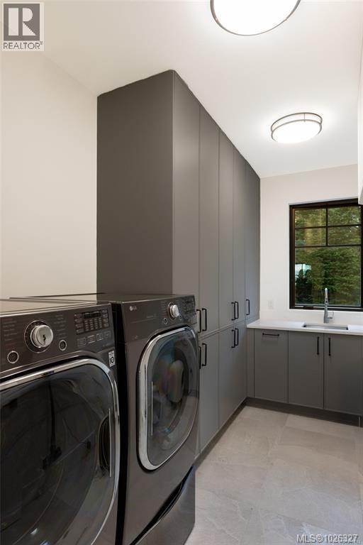 418 Beach Dr, Oak Bay