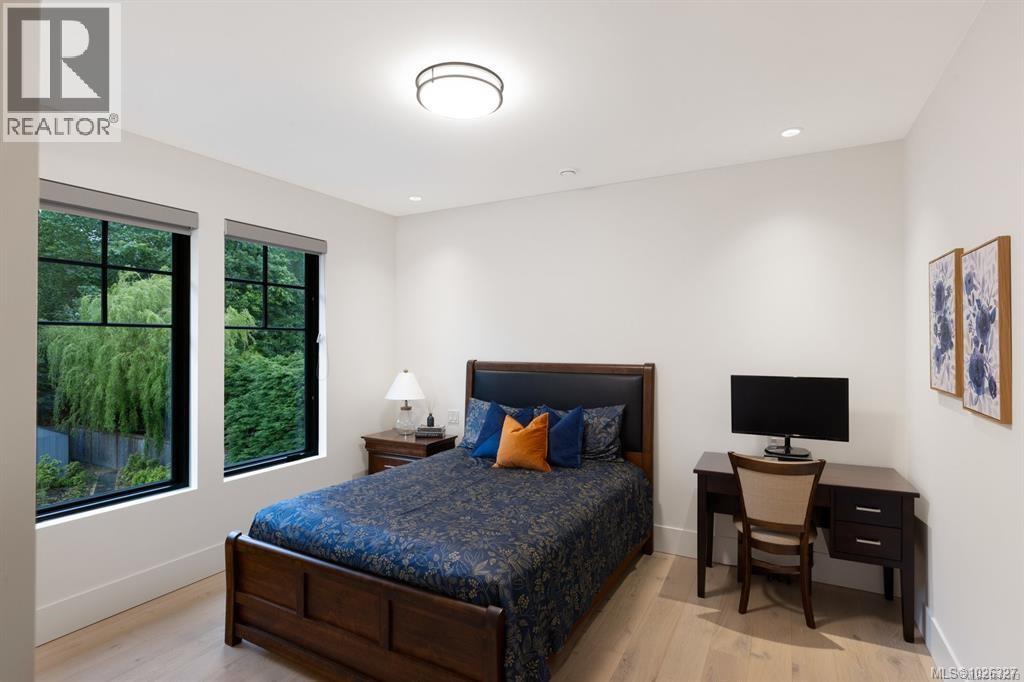 418 Beach Dr, Oak Bay