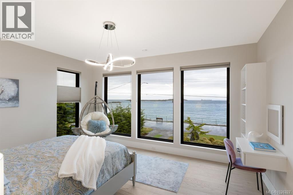 418 Beach Dr, Oak Bay