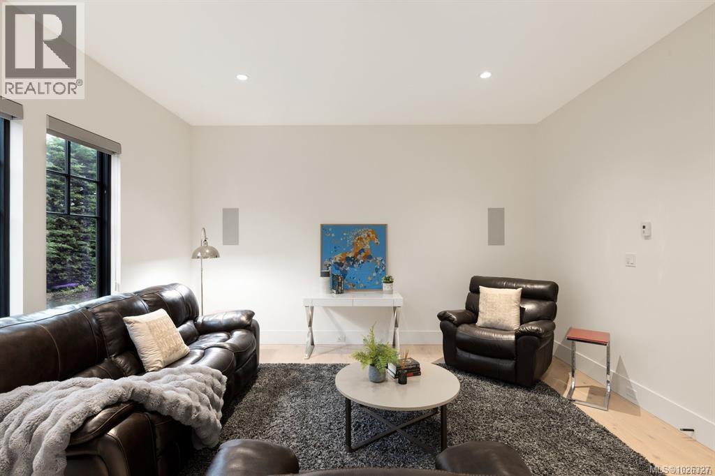 418 Beach Dr, Oak Bay