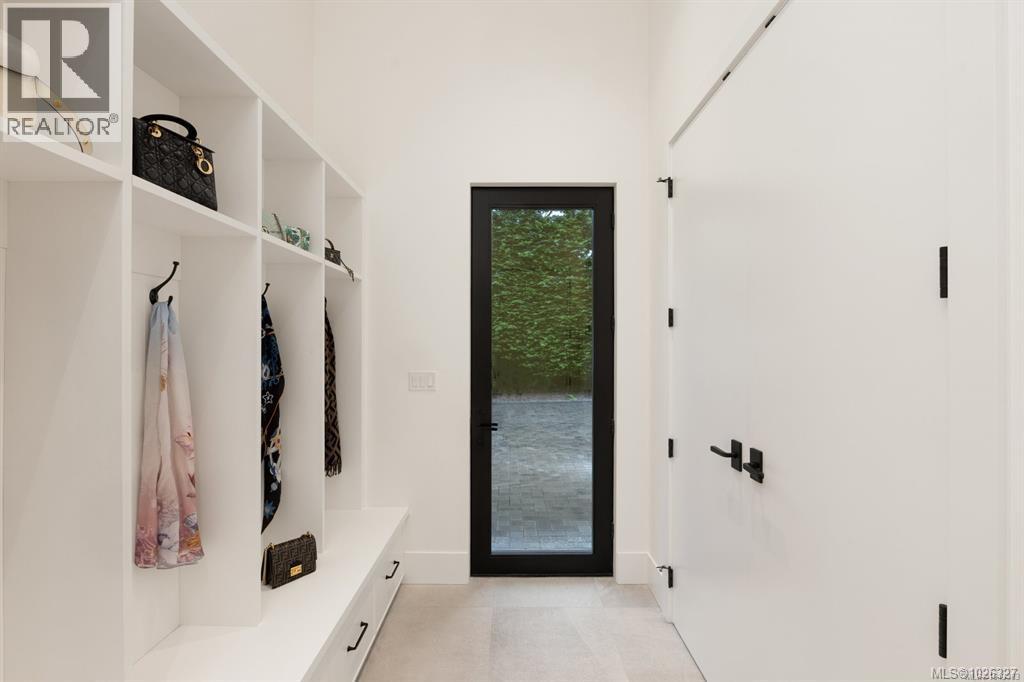 418 Beach Dr, Oak Bay