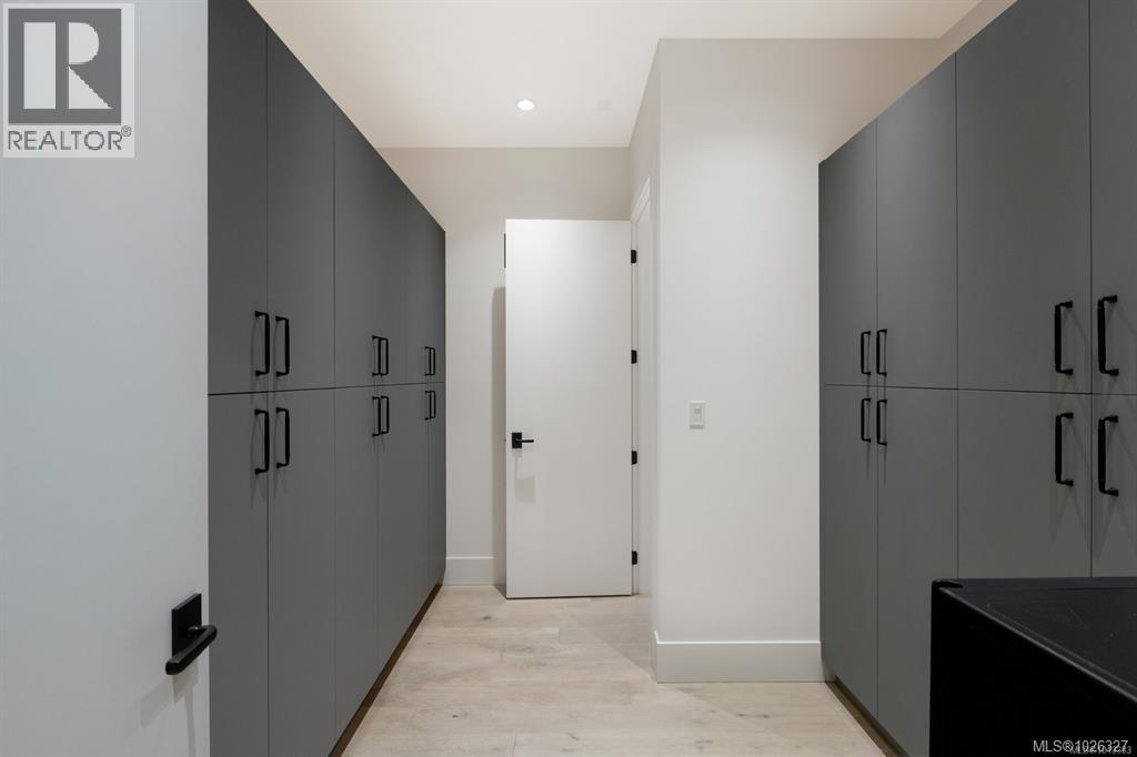 418 Beach Dr, Oak Bay