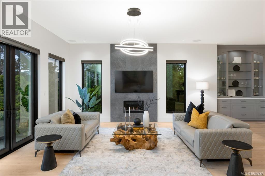 418 Beach Dr, Oak Bay